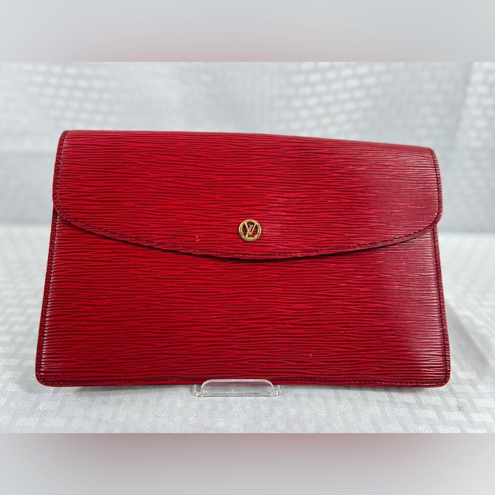 7024: Louis Vuitton Red EPI Clutch in GUC